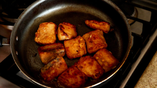 Pan-fry Spanish mackerel crunchy both sides