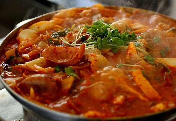 Budae jjigae (Army Base Stew: 부대찌개)