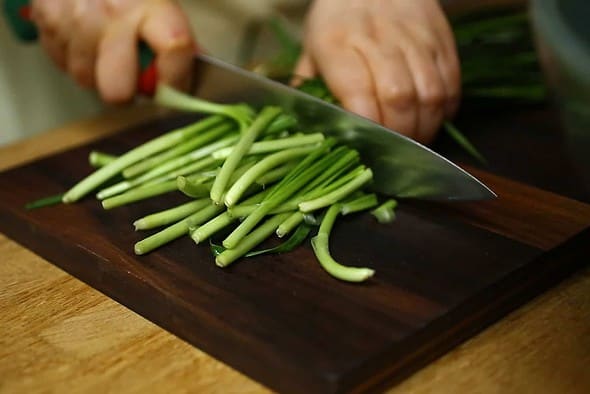 buchu kimchi (chive kimchi: 부추김치)