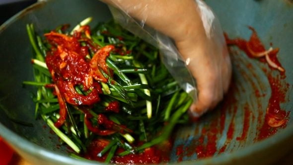 chive-kimchi-mixing