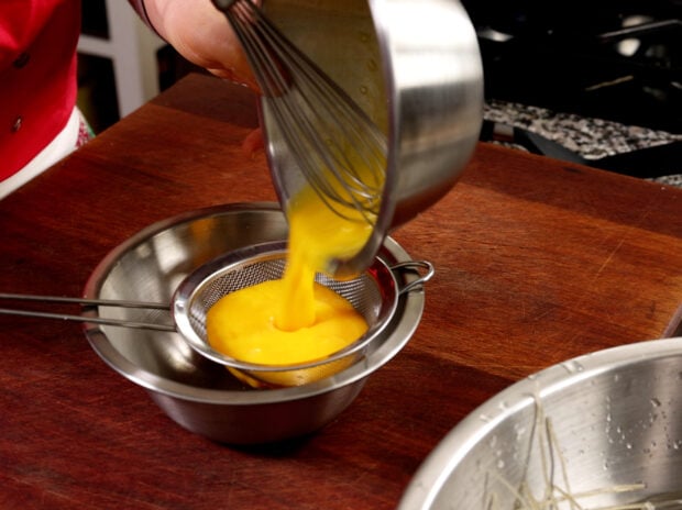 Straining eggs