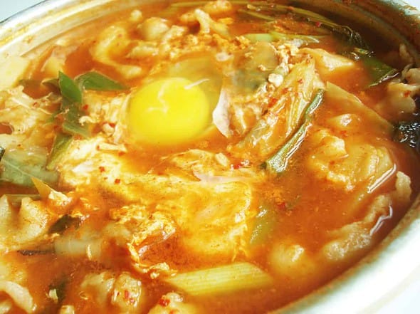 kimchi sujebi with egg