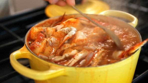 how to make kkotgetang (꽃게탕: Korean crab stew)