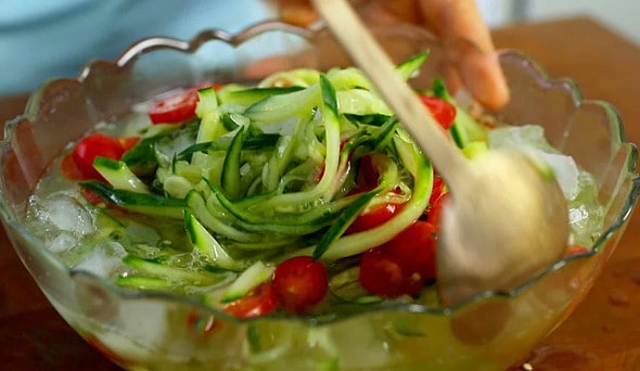 oi-naengguk (cold cucumber soup : 오이냉국)