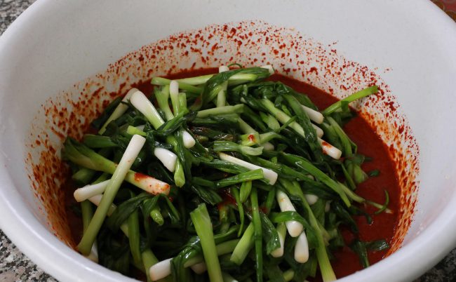 green onion kimchi making