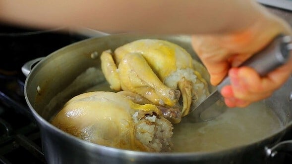 samgyetang (ginseng chicken soup: 삼계탕)