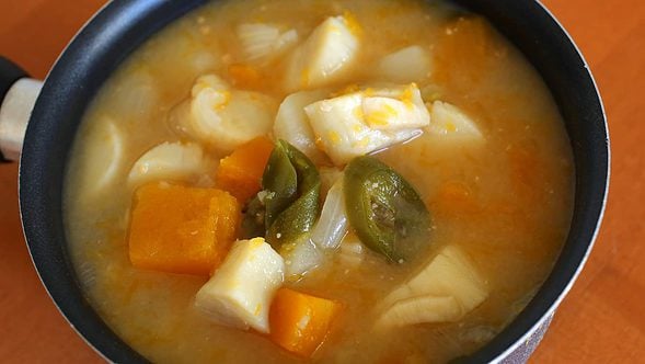 Fermented soybean paste stew with scallops (paeju doenjang jjigae: scallop doenjang jjigae)