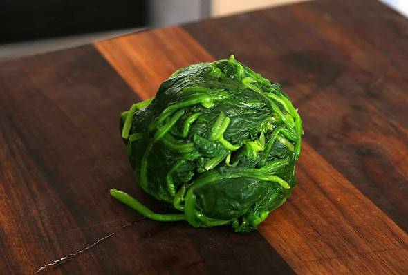 Korean sigeumchi namul (시금치 나물: spinach side dish)