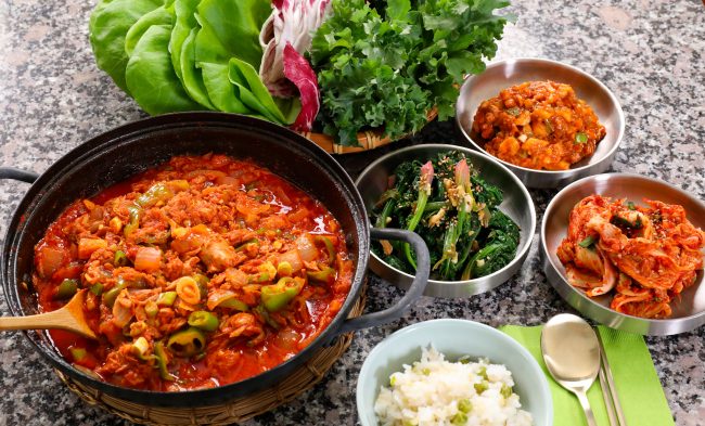 tuna stew with lettuce wrap