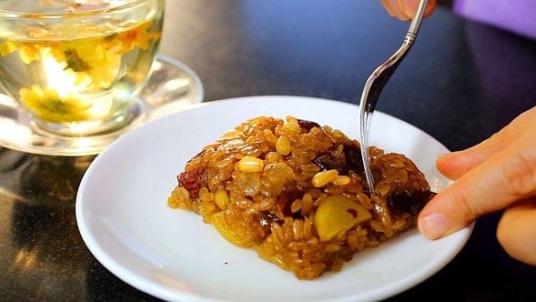 yaksik (Sweetened Rice with Dried Fruits and Nuts: 약식)