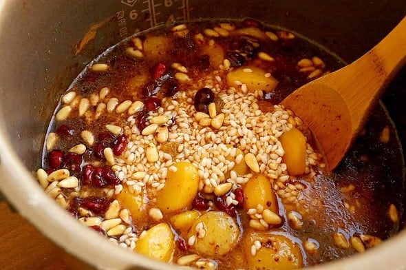 yaksik (Sweetened Rice with Dried Fruits and Nuts: 약식)