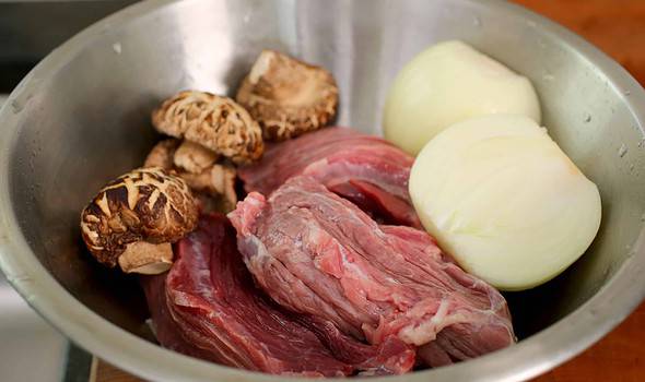 yukgaejang making (육개장 만들기)