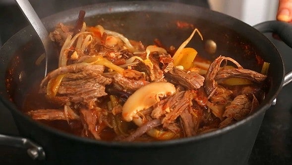 yukgaejang (Korean spicy beef and vegetable soup: 육개장)